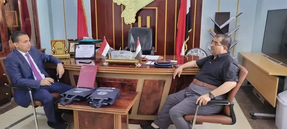 الأكاديمية العربية تسلّم مكتب الصحة العامة والسكان بمأرب 8 رسائل ماجستير وأبحاثاً علمية حول المنشآت الطبية، بهدف الاستفادة من نتائجها وتوصياتها في تطوير العمل الصحي.