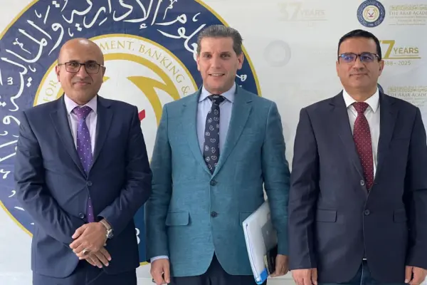 نائب رئيس الأكاديمية العربية يزور فرع اليمن ويشيد بالمستوى المتميّز الذي حققه الفرع