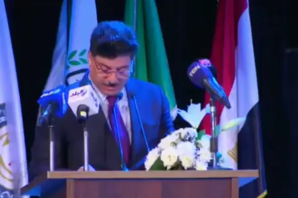 السفير د. رائد الجبوري يشيد بجائزة الأكاديمية العربية للبحث العلمي المنطلقة من اليمن برعاية حصرية من كاك بنك خلال حفل تخريج فوج 2024م